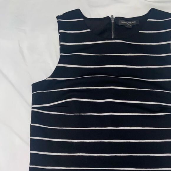 Banana Republic Sleeveless Striped Black and White Top - Picture 2 of 9